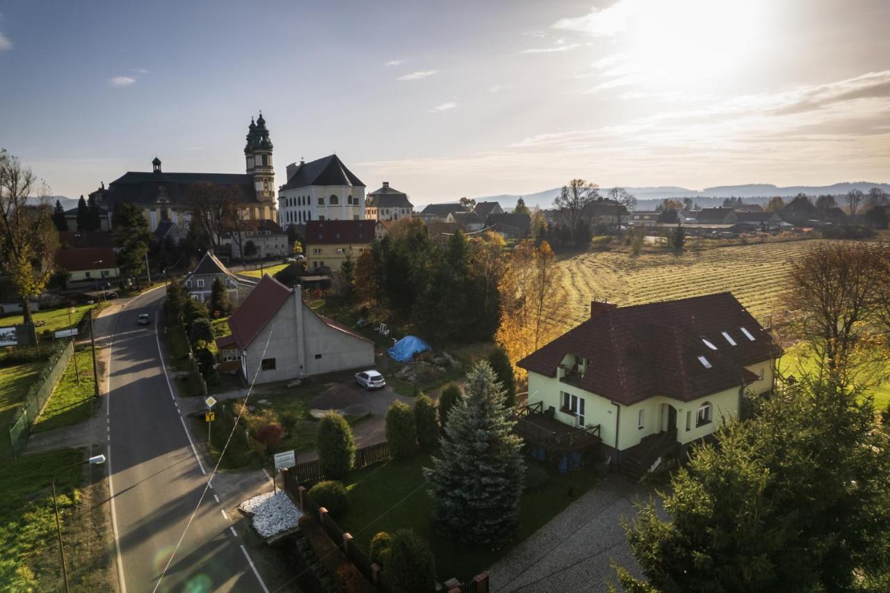 Krzeszow Na Szlakuアパートメント エクステリア 写真