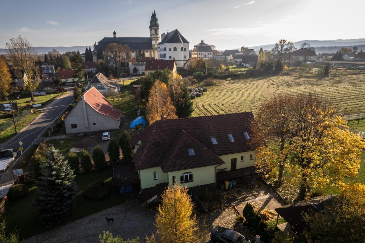 Krzeszow Na Szlakuアパートメント エクステリア 写真